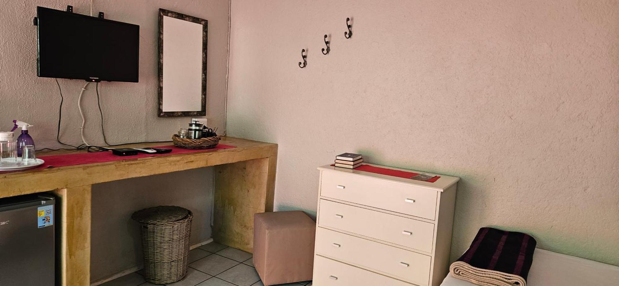 Old Vic Travellers Inn Nelspruit Mbombela Esterno foto