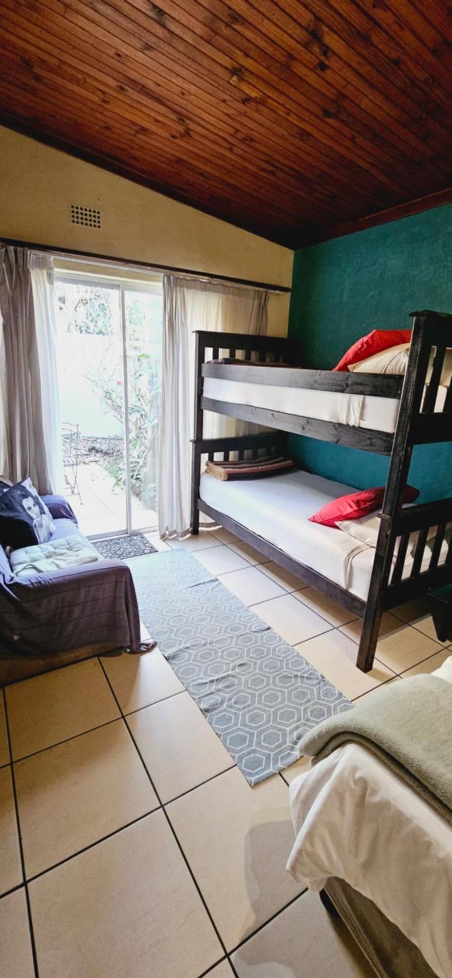 Old Vic Travellers Inn Nelspruit Mbombela Esterno foto