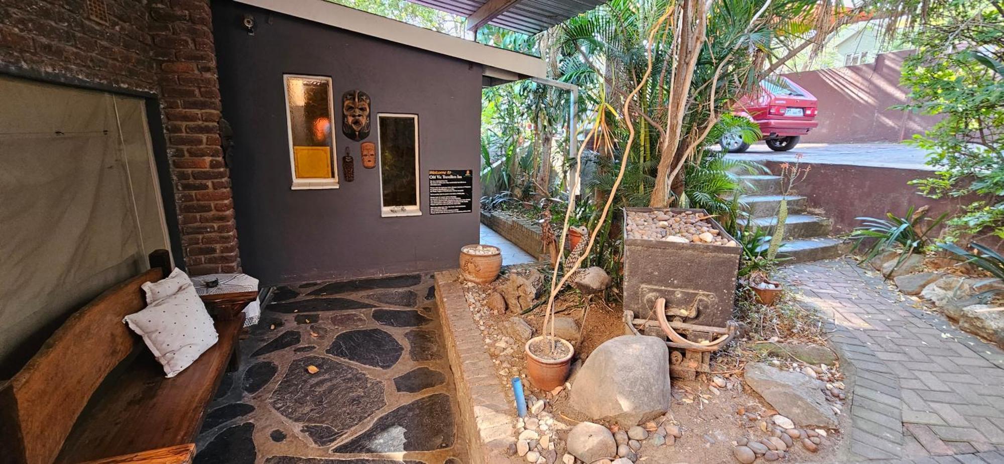 Old Vic Travellers Inn Nelspruit Mbombela Esterno foto