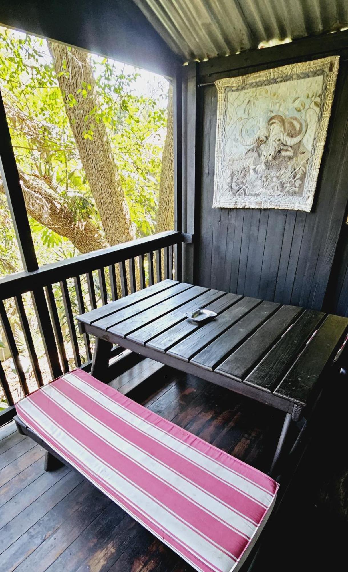 Old Vic Travellers Inn Nelspruit Mbombela Esterno foto